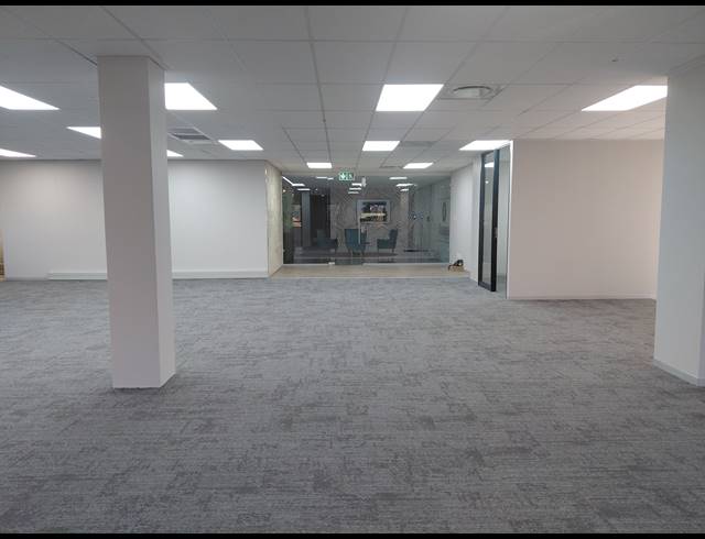 249M² OFFICE TO LET IN BRYANSTON